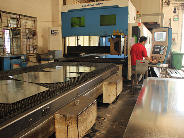 激光切（qiē）割開料